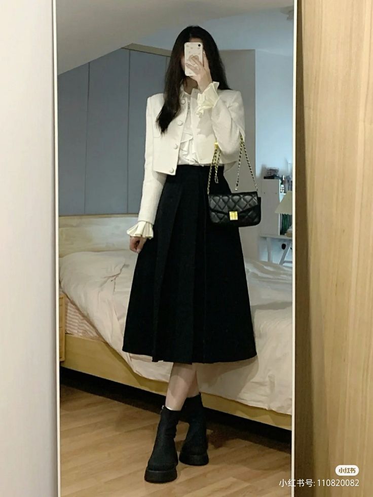 Japan Outfit Ideas, Korean Outfits Men, Outfits Japan, Skirt Outfits Korean, Japanese Minimalist Fashion, Korean Fashion Skirt, Looks Rihanna, Mode Ulzzang, Japan Outfit