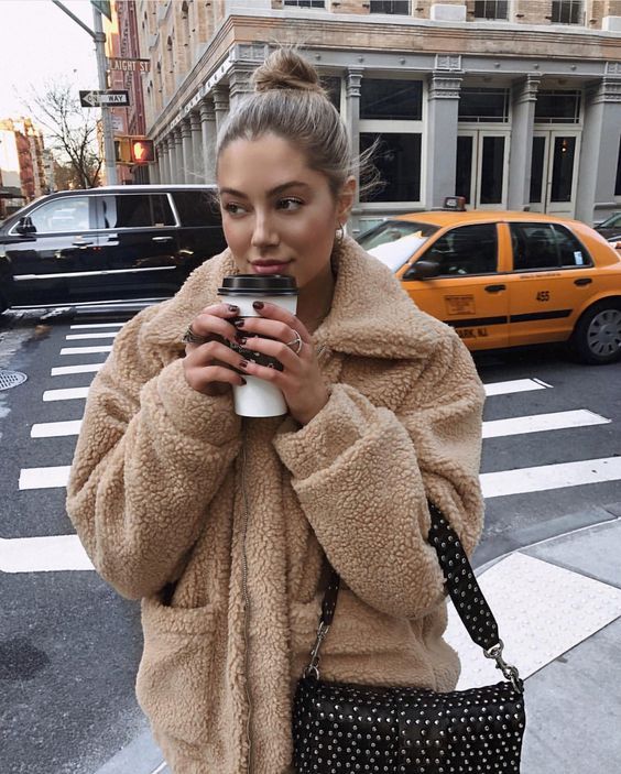 PINTEREST: anastasijaboshnakoska Teddy Bear Jacket, Mode Boho, Teddy Coat, Winter Mode, 가을 패션, Fall Winter Style, Mode Vintage, Fall Winter Fashion, Fall Style