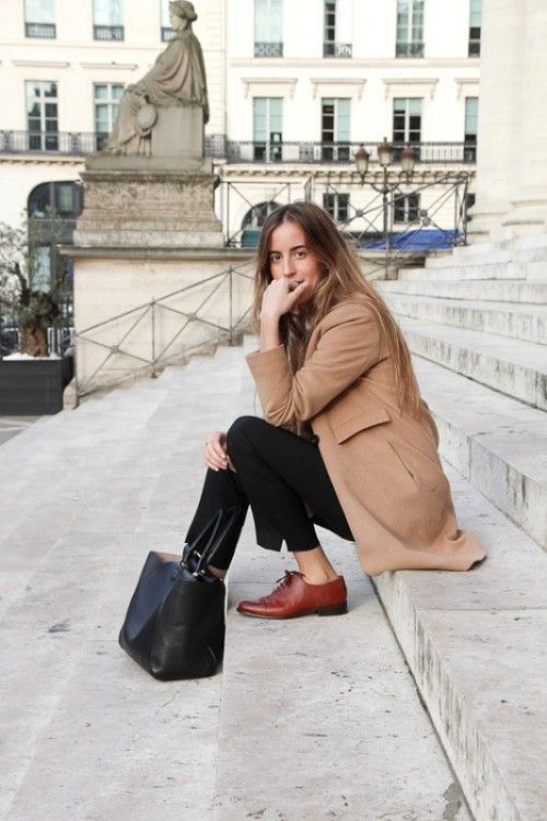 Shop this look for $109:  http://lookastic.com/women/looks/camel-coat-and-black-dress-pants-and-brown-oxford-shoes-and-black-tote-bag/3863  — Camel Coat  — Black Dress Pants  — Brown Leather Oxford Shoes  — Black Leather Tote Bag Dress Pants Outfits, Brown Oxford Shoes, Wear Black Dresses, Oxford Shoes Outfit, Masculine Fashion, Costume Noir, Quoi Porter, Kendall Jenner Outfits, Camel Coat