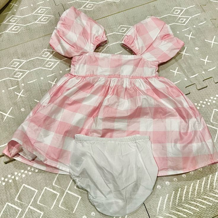 Pink Nwt Adorable With Bloomers 6-12m Cotton Puff Sleeve Playtime Dresses, Cotton Puff Sleeve Dresses For Playtime, Puff Sleeve Playtime Dress For Spring, Spring Puff Sleeve Playtime Dress, Spring Playtime Puff Sleeve Dress, Grey Jumper Dress, Red White Blue Dress, Yellow Plaid Dress, Girl Green Dress