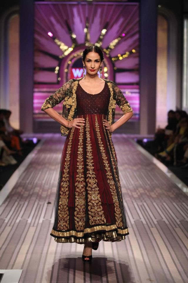 A gorgeous anarkali suit. Ritu Kumar, India Fashion Week, Designer Anarkali, Indian Couture, Indian Attire, Contemporary Outfits, Desi Fashion, India Fashion, Pakistani Fashion