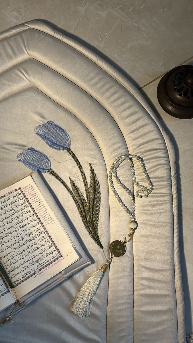 Religious Aesthetic Islam, Religion Aesthetic Islam, Quran Memorization Aesthetic, Islamic Studies Aesthetic, Religious Islam, Quran Aesthetic, Islam Aesthetics, Quran Memorization, Quran Tajweed