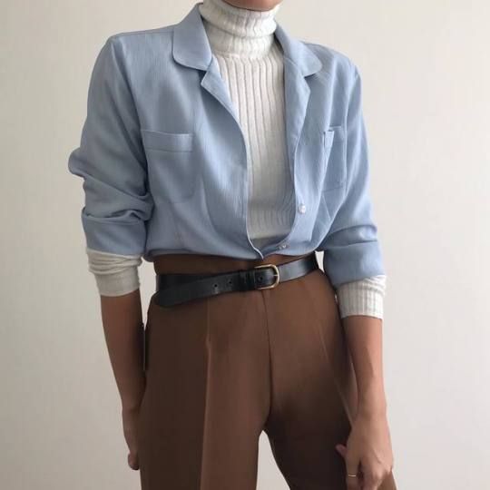 Brown With Blue Outfit, Blue Outfits Casual, Blue Brown Outfit, High Waisted Outfit, Outfit Essentials, Blue Clothing, Mode Chanel, Dark Academia Fashion, Academia Fashion