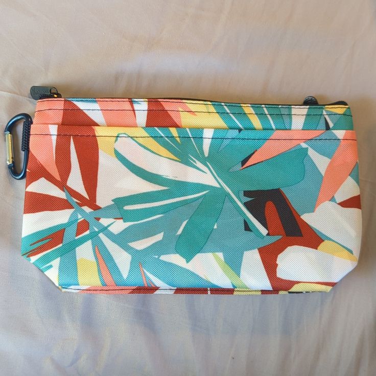 Thirty-One Clear Clip Pouch Am13 Painted Palms Item No. 9733am130000 Brand New/Unopened! Thirty One Purses, Denim Clutch, Cosmetic Bag Organization, Quilted Backpack, Thirty One Bags, Vanity Bag, Crossbody Bags For Travel, Denim Tote Bags, Floral Bags