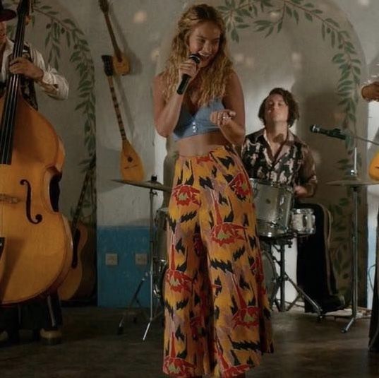 Mamma Mia 2, Donna Sheridan, Greek Party, Looks Hippie, Fest Outfits, Mode Hippie, Hawaii Trip, 70s Inspired Fashion, 70s Outfits