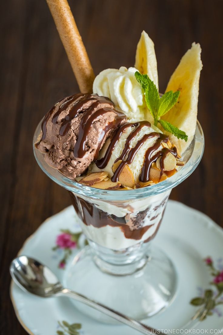 an ice cream sundae with chocolate sauce and bananas