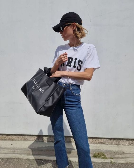 Baseball Cap Outfit Summer, Baseball Cap Outfit, Cap Outfit, Graphic Tee Style, Graphic Tee Outfits, Paris London, Black Accessories, Anine Bing, Boot Cut Denim