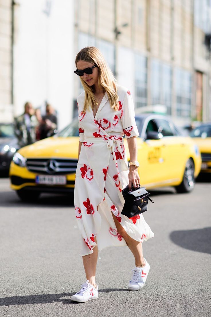 Floral dress with white sneakers for a work outfit inspired by street style. Visit Daily Dress Me at dailydressme.com for more inspiration                               women's fashion 2018, midi dresses, floral dress, work outfits, street style, NY street style Casual Summer Outfits For Women, Simple Summer Outfits, City Outfits, Copenhagen Fashion Week, Spring Street Style, Fashion Weeks, Mode Inspo, Cool Street Fashion, Casual Summer Outfits