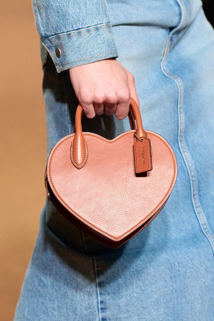 Coach Fall 2023 Ready-to-Wear Collection | Vogue Edgy Bags, Fall 2023 Ready To Wear, 2023 Ready To Wear Collection, My Style Bags, 2023 Ready To Wear, Detail Photos, Heart Fashion, Runway Looks, City Bag