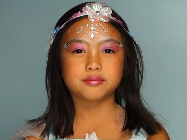 Kids' Halloween Makeup Tutorial: Fairy Princess>> http://www.hgtv.com/handmade/kids-halloween-makeup-tutorial-fairy-princess/index.html?soc=pinterest Princess Halloween Makeup, Makeup Tutorial For Kids, Handmade Halloween Costumes, Princess Halloween, Princess Halloween Costume, Princess Makeup, Handmade Costumes, Diy Halloween Costumes Easy, Halloween Makeup Tutorial