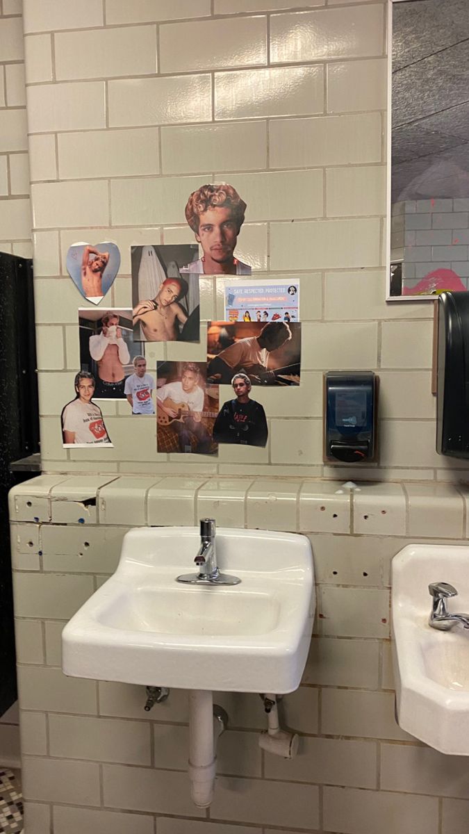 High School Bathroom Aesthetic, Grunge Bathroom Aesthetic, Highschool Bathroom, Bathroom Grunge, School Bathroom Aesthetic, Grunge Bathroom, Bathroom Vibes, School Bathroom, Dominic Fike