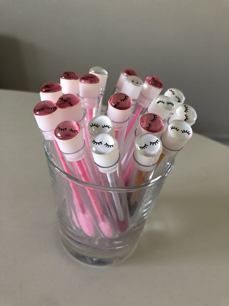 These super cute mascara wand tubes come with a matching mascara wand inside! These tubes will keep your spoolie clean and lint free when you throw it in your purse or makeup bag. Orders can be made for a single wand tube or in orders of 5, 10 or 20. Can be single color or a mix of colors. As a lash tech, these Lash wand tubes are the perfect add on or gift to give your new lash clients. The make a cute display in a lash room. Trust me they will love them! Lash Party Ideas, Cute Mascara, Spa Room Ideas Estheticians, Lashes Ideas, Lash Room Ideas, Makeup Studio Decor, Eyelash Decor, Beauty Room Salon, Esthetician Room Decor