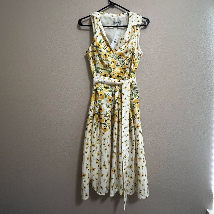 Brand New. Yellow Floral Dress For Spring And Summer, Vintage Yellow Floral Print Midi Dress, Spring Yellow Floral Dress For Brunch, Spring Floral Yellow Dress For Brunch, Chic Yellow Floral Dress For Day Out, Spring Brunch Yellow Floral Dress, Yellow Floral Dress For Spring, Yellow Floral Dress For Summer Garden Party, Vintage Yellow Midi Dress For Summer