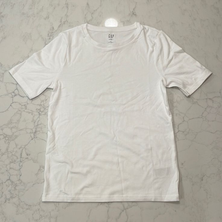 Nwot - Large Classic Everyday Gap Tops, Classic Everyday Tops From Gap, Classic Gap Tops For Everyday, Classic Solid Color Gap Tops, Gap Crew Neck Everyday T-shirt, Gap White Graphic Tee T-shirt, Gap Crew Neck T-shirt For Everyday, White Graphic Tee By Gap, White Gap Graphic Tee