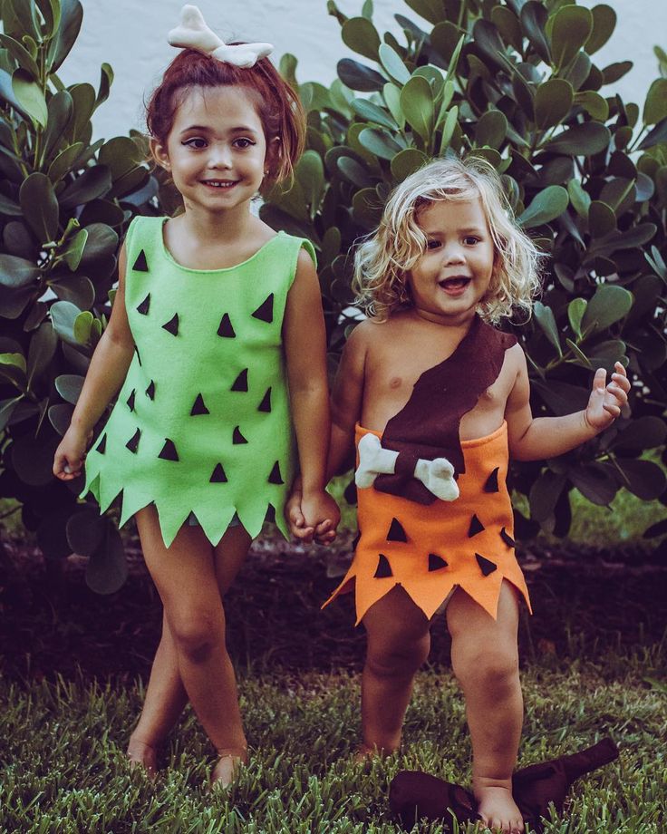 Bam Bam And Pebbles Costume Kids, Pebbles Costume Diy, Pebbles Photoshoot, Bam Bam And Pebbles Costume, Bam Bam Toddler Costume, Bam Bam Halloween Costume, Pebbles Costume Toddler, Pebbles And Bam Bam Costumes, Pebbles Halloween Costume