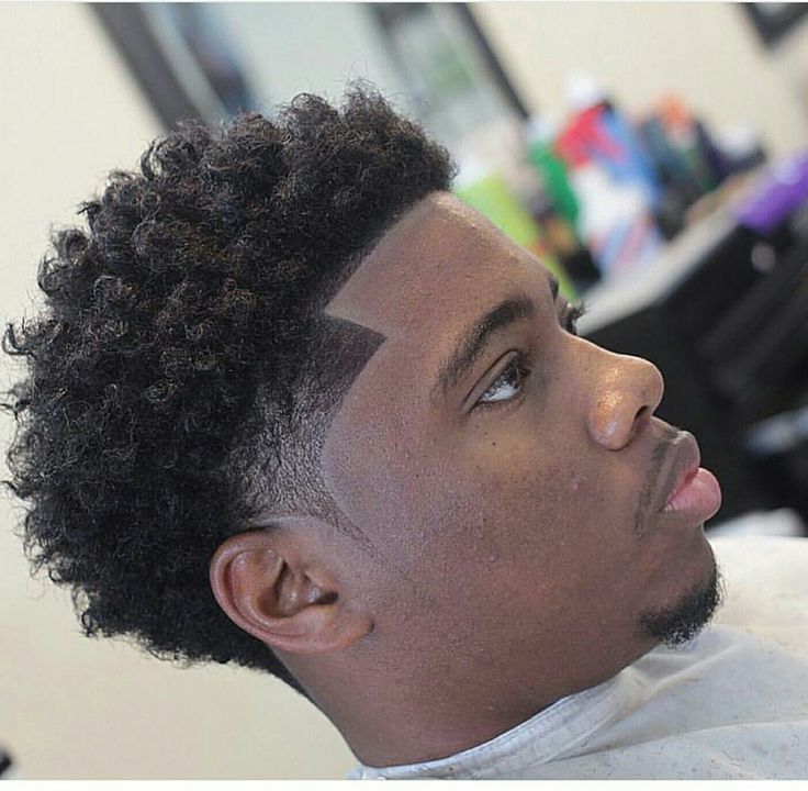 Afro Hair Fade, Temp Fade Haircut, Black Haircuts, Taper Fade Short Hair, Fade Haircut Curly Hair, Taper Fade Curly Hair, Afro Hairstyles Men, Black Hair Cuts, Curly Hair Fade