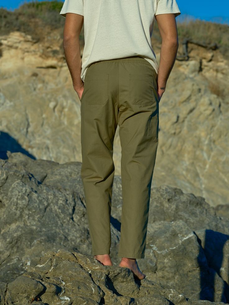 Because you are the ultimate man we designed the ultimate pants. They have everything you need to reach new heights: an elastic waistband with a hidden drawcord, pockets aplenty, a gusset in the crotch for a perfect fit, and slightly tapered legs. Easy! 100% Cotton Manufactured at a socially and environmentally responsible factory