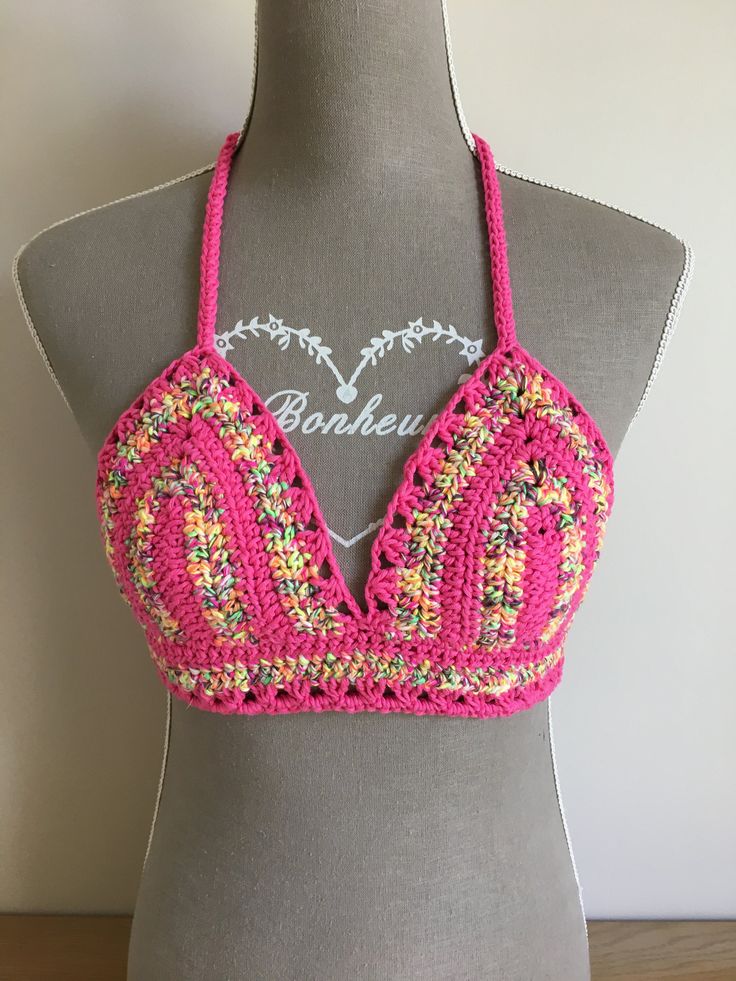 Women's crop top crocheted in 100% cotton Color: Multicolored with a dominance of fuchsia Size: M with an A/B Cup Fits with ties around the neck and tie on the back Pink Cotton Crochet Top With Crochet Trim, Pink Crochet Trim Cotton Top, Pink Cropped Cotton Crop Top, Pink Cropped Top For Vacation, Pink Cotton Crochet Top, Pink Cropped Halter Top For Spring, Fitted Pink Crop Top For The Beach, Pink Crochet Crop Top For Vacation, Fitted Cotton Crop Top For Beach Season