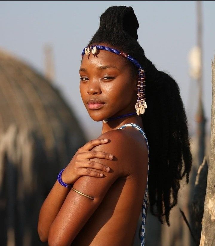 Indigenous Women Hairstyles, Shaka Ilembe, South African Aesthetic, Traditional African Hairstyles, Zulu Women Beauty, African Femininity, South African Hairstyles, Afro Inspiration, Zulu Traditional Attire