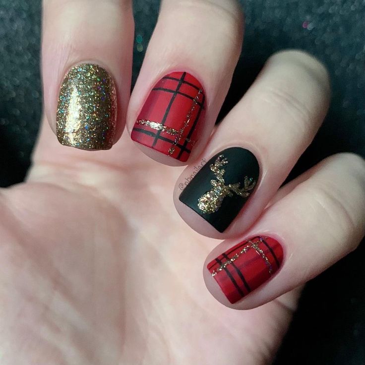 Bianka I Nailart & Swatches on Instagram: “Christmas Plaid nailart ❤️🖤✨🦌 I love plaid manis so much, so I wanted to do a christmasy version too! Everything is handpainted with a…” Plaid Nail Designs, Boutique Nails, Plaid Nails, Christmas Plaid, Instagram Christmas, Xmas Nails, Christmas Nail, Christmas Nail Art, Plaid Christmas