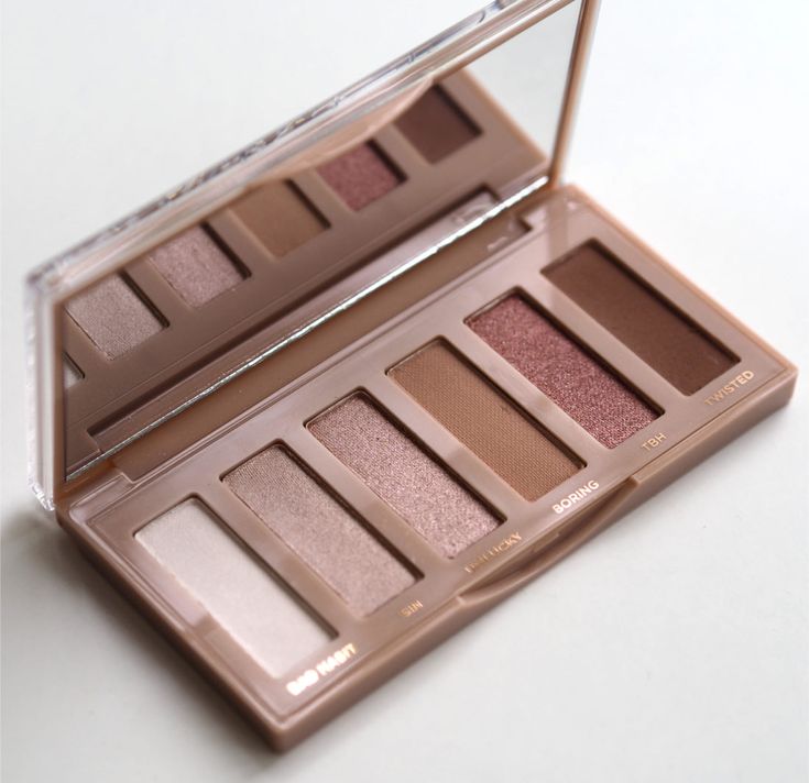 Urban Decay Naked Sin Eye Palette | British Beauty Blogger Urban Decay Sin Palette, Urban Decay Sin Eyeshadow, Urban Decay Sin, Sugar Puffs, Blush Tones, Affordable Makeup, Eye Palette, Shadow Palette, Makeup Products