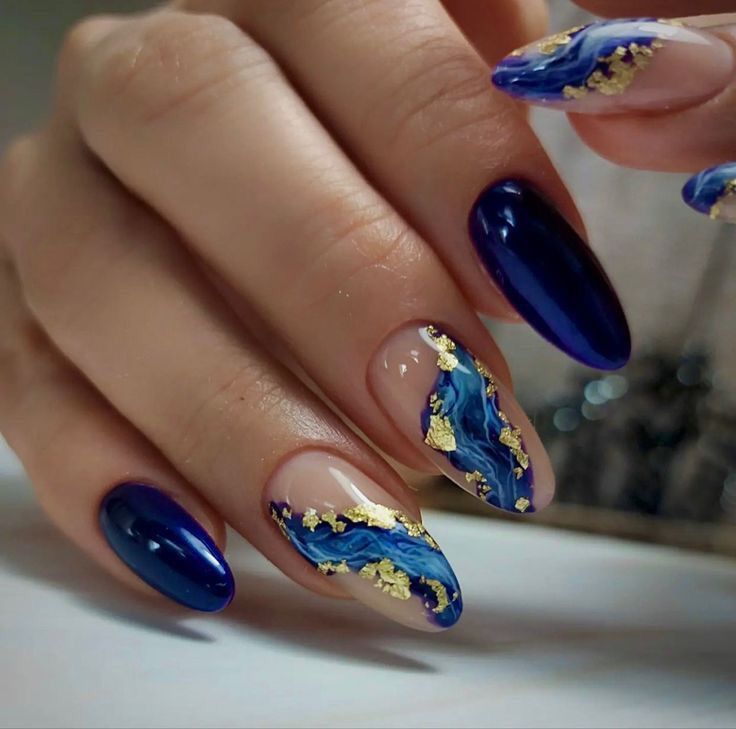 Blue And Gold Nails Almond, Sapphire Nails Acrylic, Royal Blue Nails With Gold, Nail Art Royal Blue, Sapphire Nails Design, Fall Blue Nails, Nails Azul, Blue Gold Nails, Azul Nails