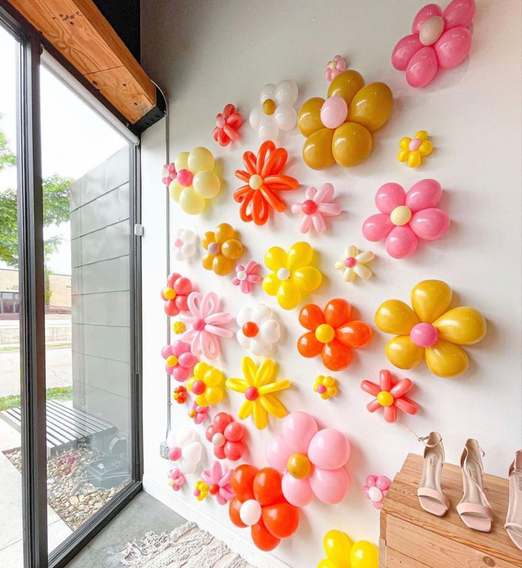 A flower power balloon wall or balloon backdrop! Colorful Prom Decorations, Flower Power Birthday Theme, Diy Groovy Decorations, Cute Bday Decor, Pink And Yellow Bachelorette Party, Flower Power Party Theme, Cochella Theme Birthday Party, Merch Pop Up Shop, Flower Power Party Ideas