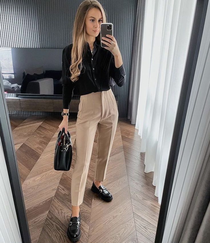 Kibbe Classic, Corporate Attire Women, Casual Work Outfits Women, Stile Hijab, Smart Casual Work Outfit, Corporate Attire, Business Casual Outfits For Work, Casual Day Outfits, Elegante Casual