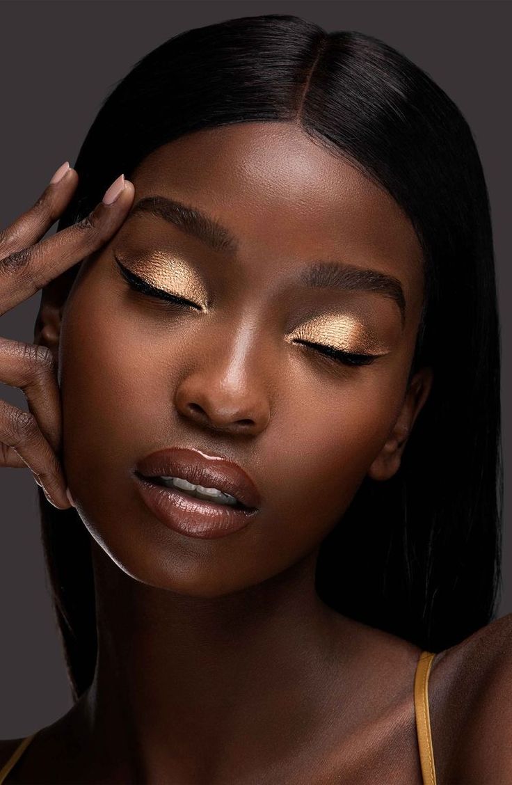 #aveda #ibw #shimmering #contoureye #neutraltones Prom Makup, Elements Photoshoot, Makeup Rules, Mua Photoshoot, Gold Eyeshadow Looks, Golden Eyeshadow, Pageant Makeup, Gold Makeup Looks, Yellow Makeup