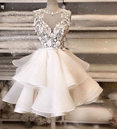 White lace tulle short prom dress party dress Silhouette: A-line Fabric: tulle, lace Back detail: zipper up *** Delivery times *** Processing time: 1-3 working days Shipping time: 8-16 working days White Lace Prom Dress, Prom Dress White, Homecoming Dresses For Teens, Pallas Couture, Prom Dress Black, Mini Prom Dresses, Mode Tips, White Lace Shorts, White Homecoming Dresses