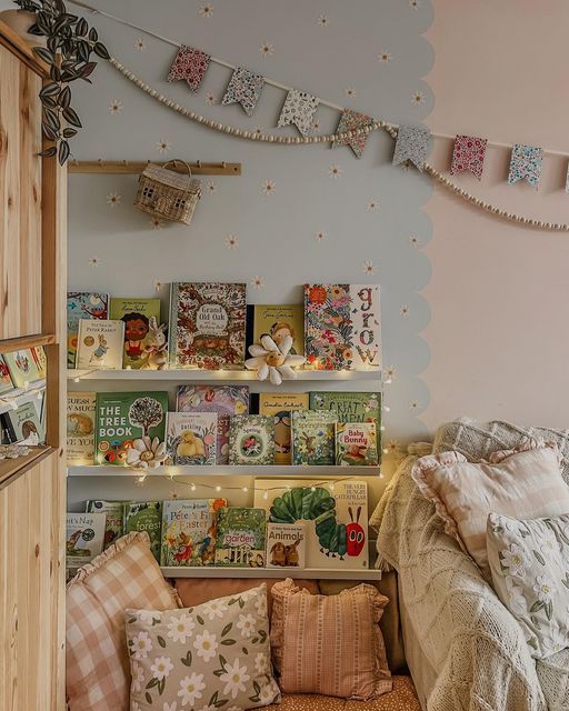 a bed room with a neatly made bed and lots of books on the shelves next to it