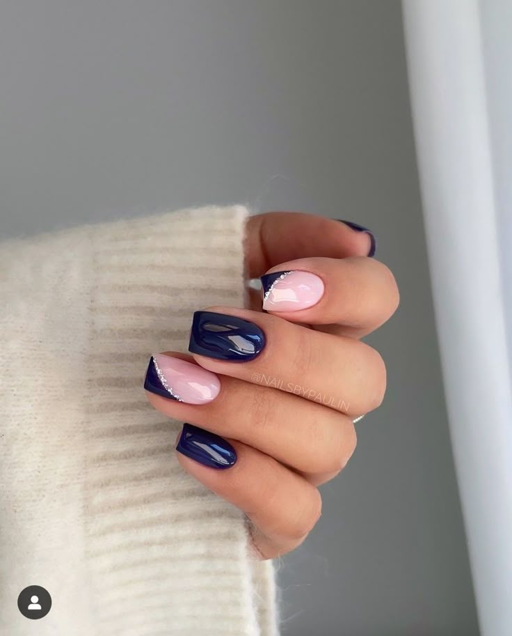 Holiday Nails Blue, Shellac Nails Fall, Short Classy Nails, Art Noel, Classy Acrylic, Santa Nails, Kutek Disney, Navy Blue Nails, Colourful Nails