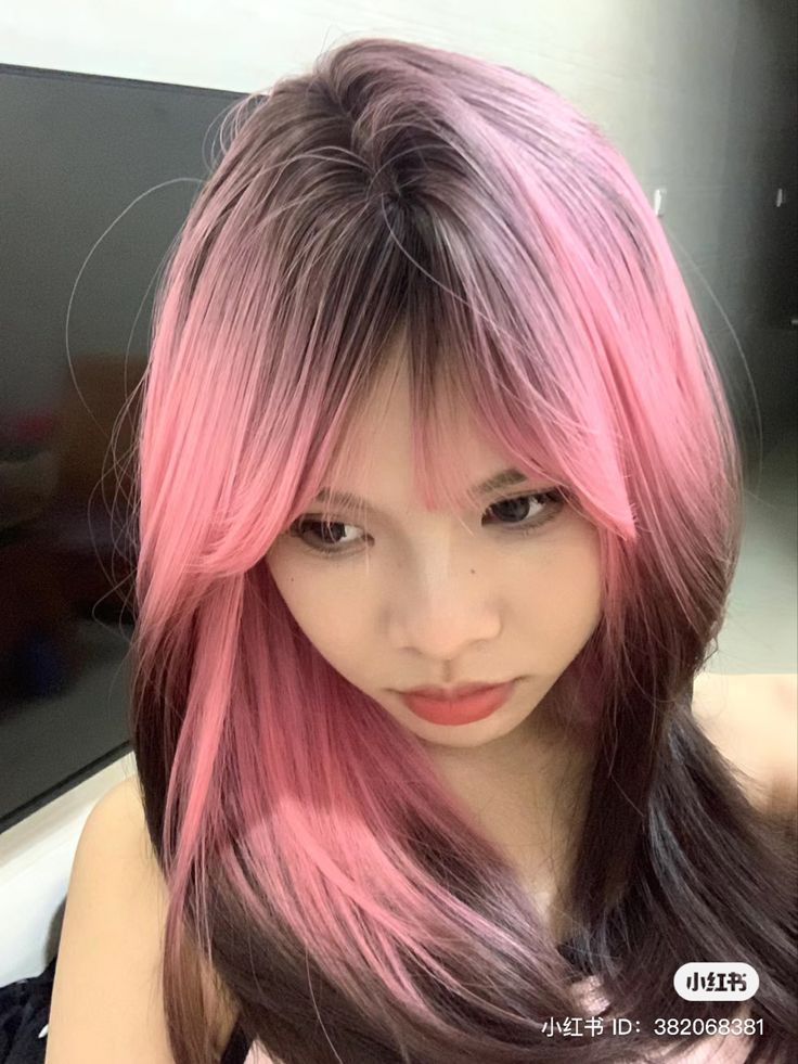 Black Roots And Pink Hair, Pink With Dark Roots, Pink To Brown Hair, Hair Color Ideas Pink And Purple, Peek A Boo Hairstyle, Light Pink Purple Hair, Pink And Black Hair With Bangs, Angel Ring Hair Color, Gradient Hair Dye