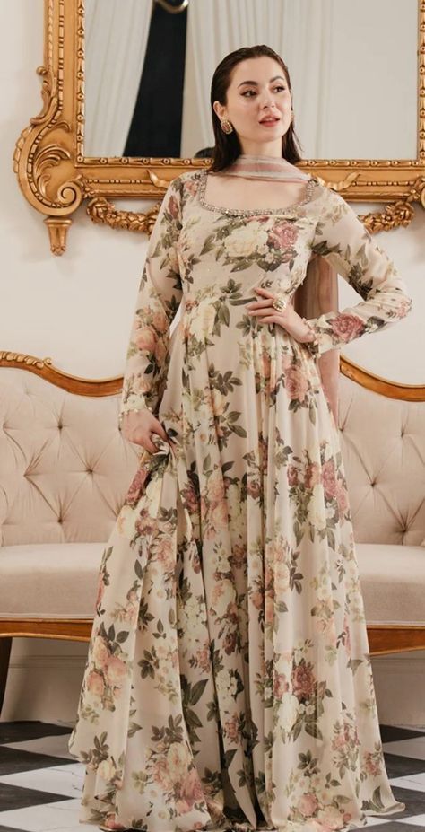 Birthday Dressing Ideas For Women, Pakistani Long Frock Design, Bridal Gown Pakistani, Pakistani Bridal Gown, Long Kurti Design, Long Frok, Gown Pakistani, Trending Summer Nails, Lehenga Dress