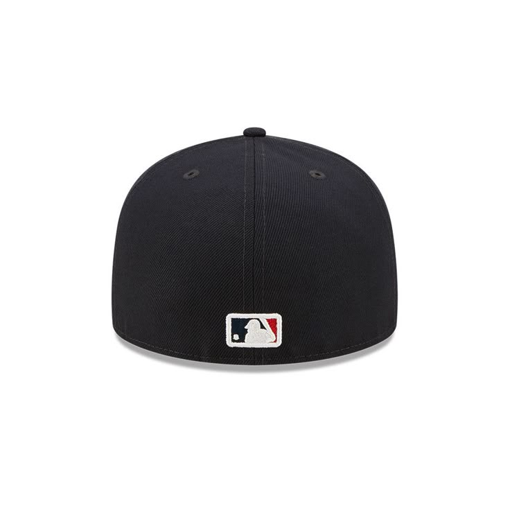 Make your game-day look an instant hit with the New Era MLB City Identity Fitted Cap. Crafted from soft and lightweight fabric, this fitted cap keeps you comfy and brings a sporty finish to your outfit. The team logo on the front panels and additional details elevate your style. Get ready to cheer for your team in the New Era MLB City Identity Fitted Cap. New Era Hats Outfit, Snapback Aesthetic, New Era Cap Outfit, Cap Aesthetic, Backwards Hat, Ny Cap, Mlb Cap, Mlb Hat, Mlb Hats