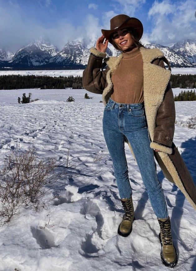 Fall Cabin Outfit, Ski Trip Fashion, Cabin Outfit, Apres Ski Outfits, Winter Style Guide, Snow Outfit, Fall Fits, Winter Fits, Winter Aesthetic