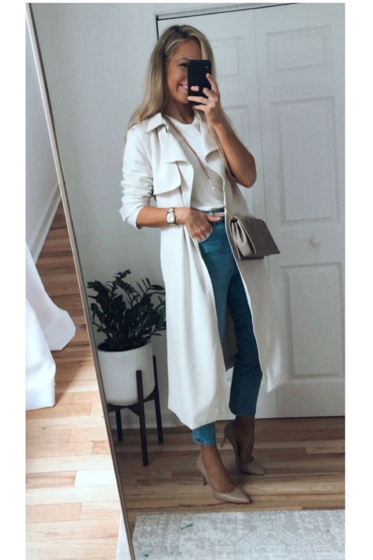 White Trench Coat Outfit, Duster Cardigan Outfit, Outfit Trenchcoat, Trench Coat Outfit Winter, Trench Coat Outfit Spring, Soft Trench Coat, Trench Coat Street Style, Trench Outfit, Coat Outfit Casual