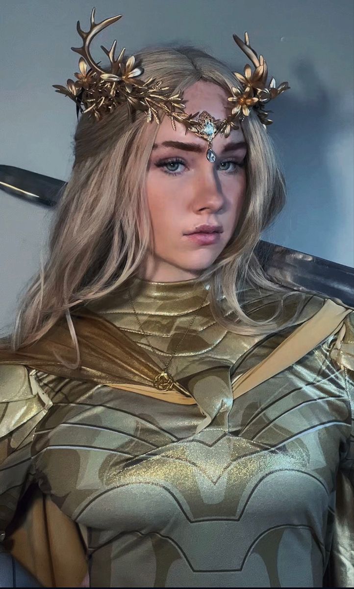 Queen in Golden Armor Aelin Gold Nightgown, Aelin Crown, Aelin Galathynius Cosplay, Aelin Dress, Aelin Cosplay, Celena Sardothian, Acotar Cosplay, Queen Of Terrasen, Aelin Fireheart