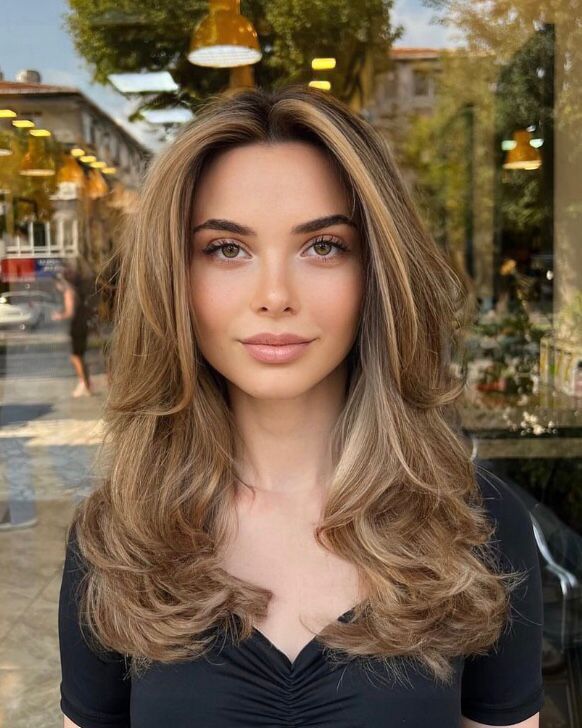 Honey Brown Hair Color, Caramel Blonde Hair, Honey Brown Hair, Brown Hair Looks, Brown Hair Inspo, Smink Inspiration, Hairstyles For Layered Hair, Honey Blonde Hair, Brown Hair Balayage