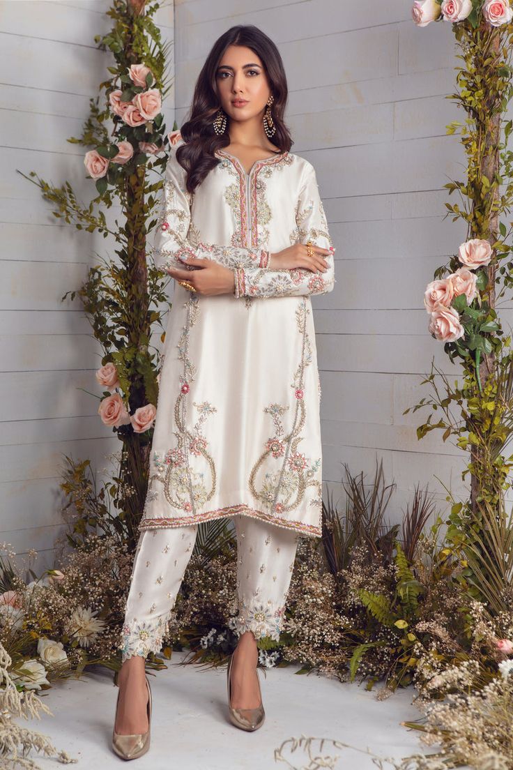 Ivory Dupatta, Pakistani Party Wear Dresses, Applique Work, Pakistani Party Wear, Eid Outfits, Pakistani Wedding Outfits, Sleeves Designs For Dresses, Pakistani Designers, Designs For Dresses