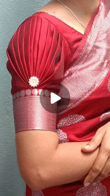 Butta Hands For Blouses Latest, Baju Design For Blouse, Simple Saree Blouse Designs, Plain Blouse Designs, Latest Blouse Neck Designs, Lace Blouse Design, Simple Frock Design, Boat Neck Blouse Design, Latest Model Blouse Designs