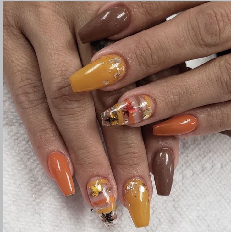 Fall Themed Nails Acrylic, Themed Nails Acrylic, Short Fall Nail Ideas, Fall Themed Nails, Short Fall Nail, Shorter Nails, Themed Nails, Fall Nail Ideas, Chic Nail Art