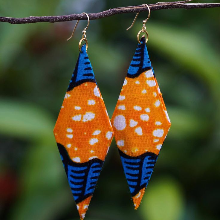 Inject some fun into your everyday routine with these bright and cheery earrings from West Africa's Asare Christiana. Crafted from 100% cotton in eye-popping colors the kite-shaped earrings are finished with a pair of shining brass hooks. African Earrings, Fabric Earrings, Brass Hook, Handcrafted Accessories, Artisan Earrings, Colorful Earrings, African Jewelry, Fabric Jewelry, Unique Earrings