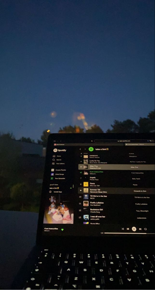 A very long and chill playlist playing at an evening. Computer in front of a window. Chill Asthetic Picture, Chill Evening Aesthetic, Indian Playlist Cover, Chill Person Aesthetic, Chill Music Playlist Cover, Chill Astethic, Wallpaper Chill Vibes, Chill Vibes Playlist Cover, Chill Spotify Playlist Cover