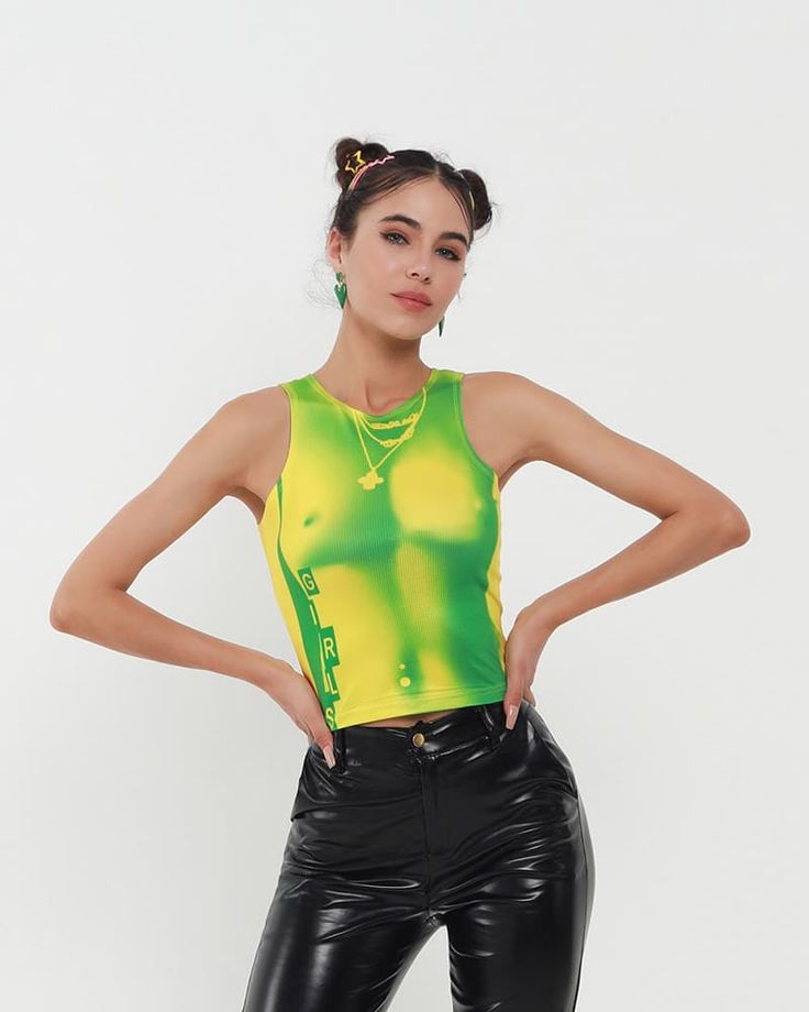 Model (WearingS):Height: 176cm | Bust: 85cm | Waist: 60cm | Hip: 95cmDetails:Y2K-inspired Abstract Body Print Tank TopLength:CroppedSleeve Length:SleevelessMaterials:100% Polyester Green Graffiti Print Summer Top, Yellow Graffiti Print Summer Top, Playful Green Tank Top, Fun Graphic Print Tank Top, Green Graphic Print Sleeveless Tank Top, Abstract Fashion, Y2k Outfits, Cami Crop Top, Maxi Dresses Casual