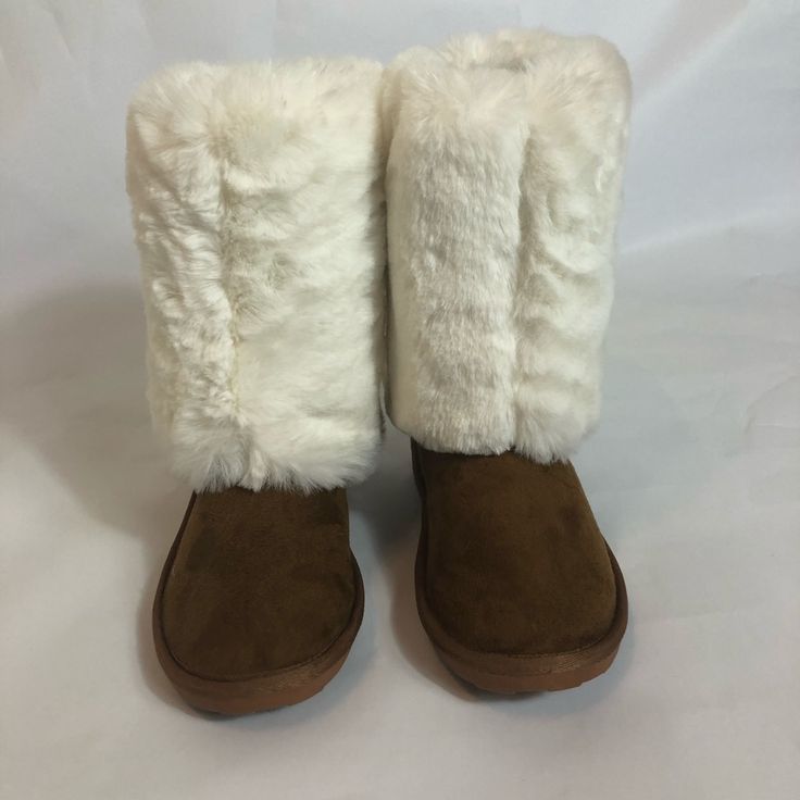 Nwot! Adorable Faux Fur Boots. Plush Faux Fur Shaft. Cozy Faux Fur Lining. Size 2 Make An Offer! White Boots With Plush Lining For Winter, White Winter Boots With Plush Lining, White Plush Lined Winter Boots, White Plush-lined Boots For Winter, White Faux Fur Boots With Round Toe, White Faux Fur Trimmed Boots, White Boots With Faux Fur Lining, Casual Fluffy Boots With Round Toe, Sugar Shoes