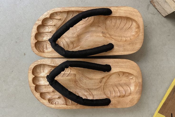 Japanese Footwear, Vibram Fivefingers, Matcha Ice Cream, Wooden Sandals, Brain Dead, Crest Logo, Entertainment Design, Streetwear Shop, Shoe Inspiration