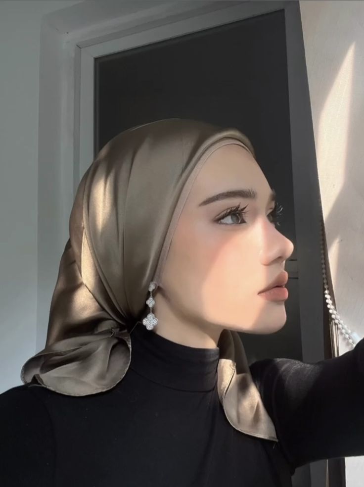 Makeup Amazon, Ootd Poses, Headwrap Tutorial, Stile Hijab, Hijab Style Tutorial, Hijab Trends, Hijabi Fashion Casual, Hijabi Aesthetic, Muslim Fashion Hijab