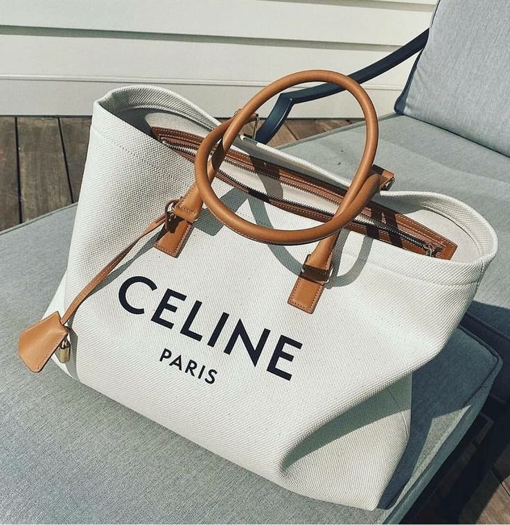 Celine Horizontal Cabas, Celine Tote Bag, Celine Tote, Tas Mini, Luxury Tote Bags, Luxury Purses, Clipuri Video, Celine Bags, Bags Aesthetic