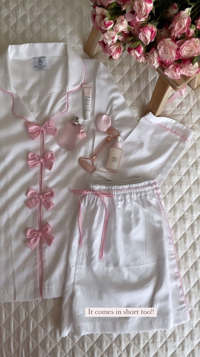 Pyjamas Aesthetic, Essential Clothes, Cute Pjs, Pajama Fashion, Sleepwear Fashion, Cute Sleepwear, Cute Pajama Sets, Elegant Feminine, Cute Pajamas